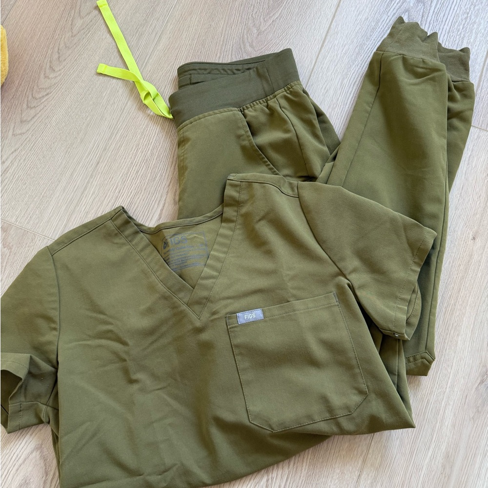 Figs scrub set